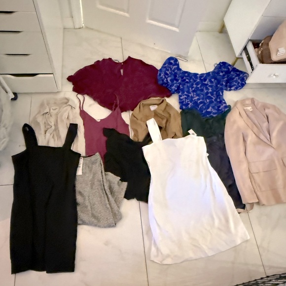 Assorted Women's Clothing bundle - Picture 1 of 5